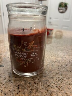 Yankee Candle Autumn Wreath Jar Candle - Rust Red